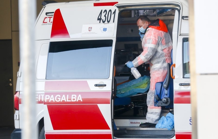 Vilniuje apvirtus lengvajam automobiliui nukentėjo moteris