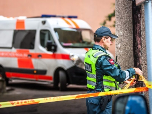 Vilniuje rastas negyvas senolis: įtariama, kad iškrito pro langą