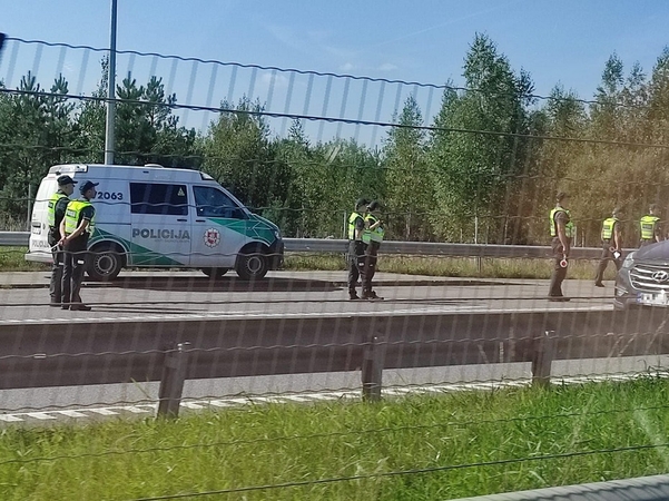 Policijos akiratyje – ne tik mitinguotojai aikštėje: tikrinamas į Vilnių įvažiuojantis transportas