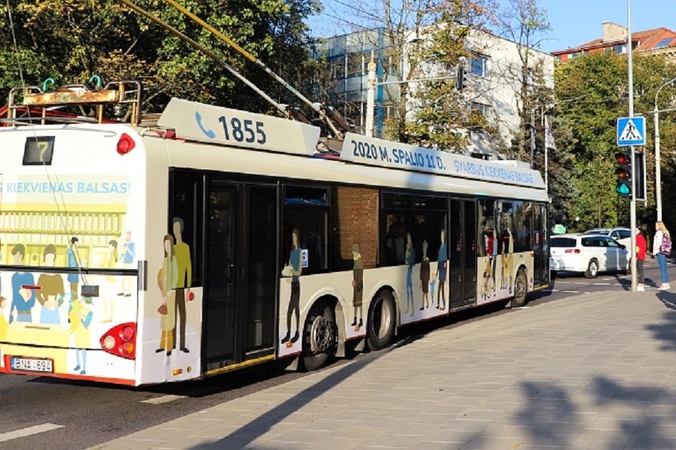 VRK: į miestų gatves išriedėjo rinkimų autobusai
