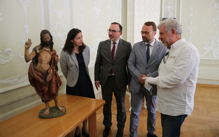 Paskelbta, kur bus saugoma į Lietuvą sugrąžinta medžio skulptūra „Prisikėlęs Kristus“