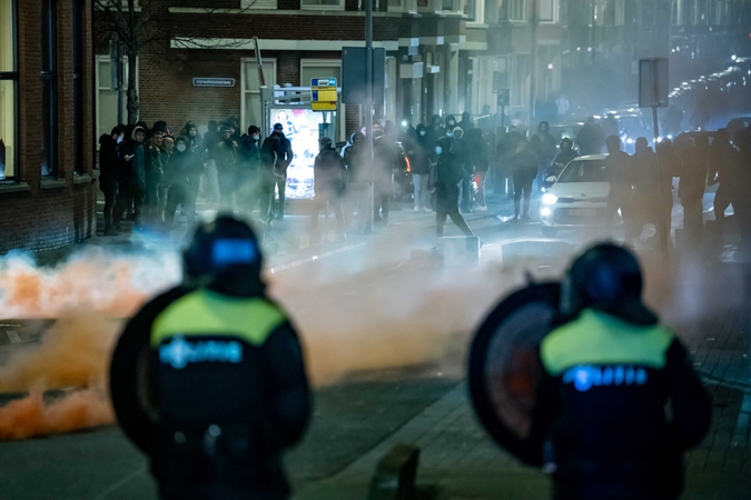 Nyderlanduose vėl kilo didelės riaušės, suimta 150 žmonių