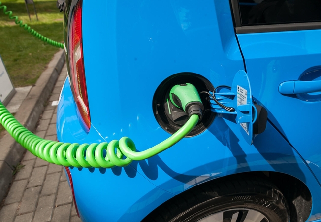 Už įsigytą elektromobilį bus kompensuojama dalis išlaidų
