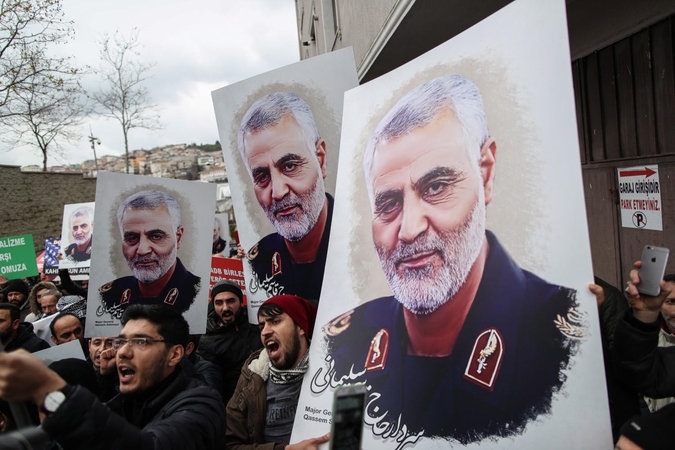 Šimtai tūkstančių žmonių Teherane atsisveikino su generolu Q. Soleimani