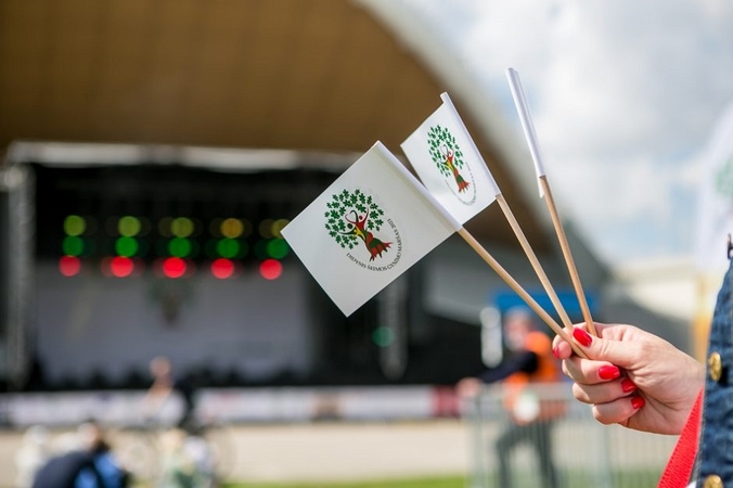 Maršo organizatoriai viešai naudoti muzikos kūrinius leidimo neturi, bet į tai numojo ranka?