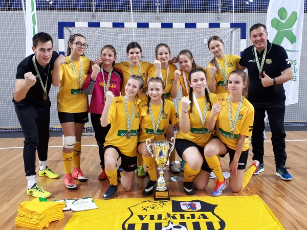 Vilkijos gimnazistės – geriausios futbolininkės