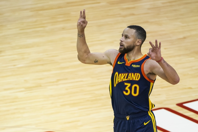 „Warriors“ taikliais tritaškiais labdarai surinko beveik pusę milijono JAV dolerių