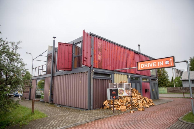 Į greitojo maisto restoraną nusitaikė ugnimi