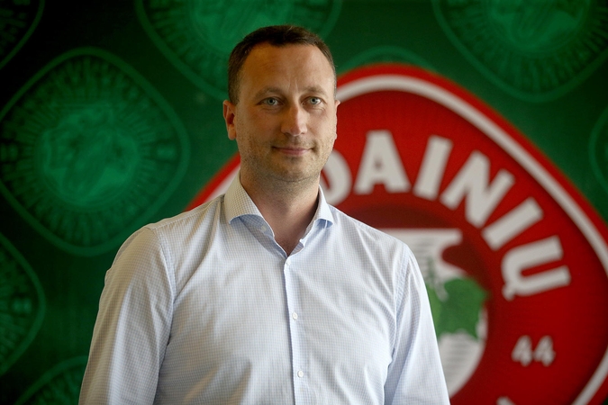 Įsipareigojimas: Kėdainių konservų fabrikui, kuriam vadovauja generalinis direktorius A.Viazovskis, šiuo laikotarpiu tenka didelė atsakomybė ir toliau gaminti patiekalus, maisto produktus, plėsti jų asortimentą, juos gaminti kokybiškus, ir daryti tai saug