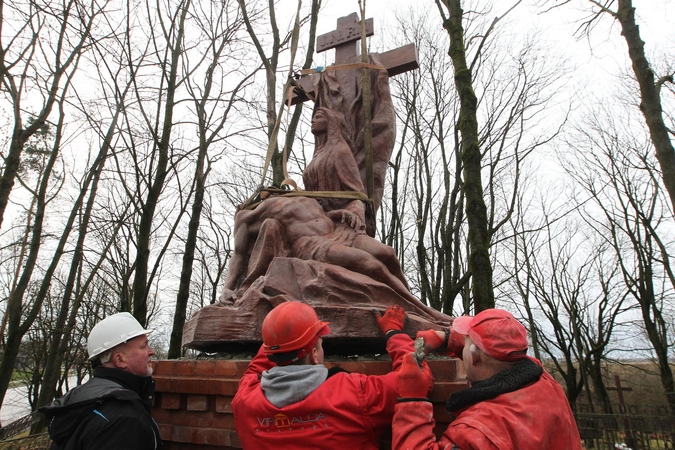 "Pieta" sugrįžo į Aleksoto kapines