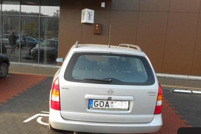Skaičiavo, kiek sveikųjų automobilius stato neįgaliesiems skirtose vietose