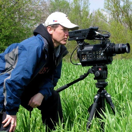 Savo išrasta technika fotografuojantis menininkas sukuria skraidančios kameros įspūdį