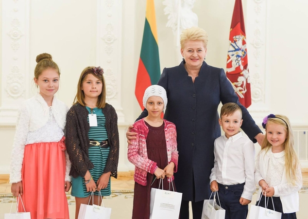 Nuotraukoje su Prezidente Gretė, Eliza, Ieva, Kipras ir Kotryna (Iš kairės)