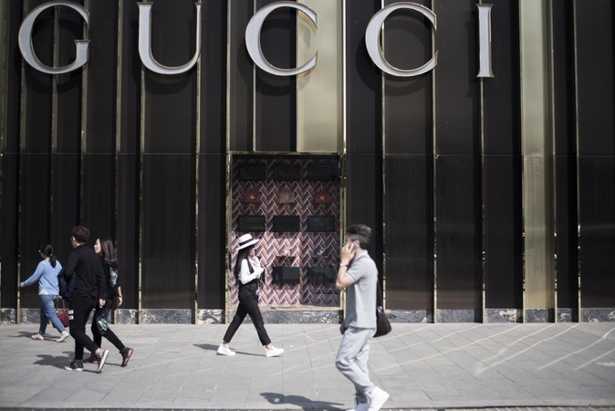 „Gucci“ nepatenkinta sena aukojimo tradicija Honkonge