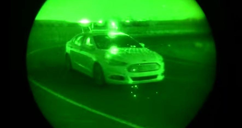 Autonominiai automobiliai tobulėja – gali važiuoti aklinoje tamsoje
