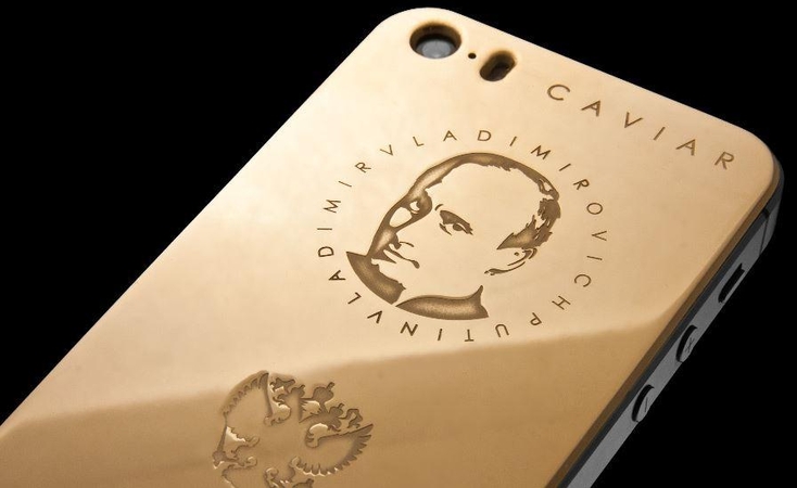 "Putifonai" – paauksuoti "iPhone 6" su Rusijos prezidento atvaizdu