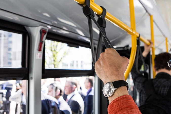 Vilniuje iš autobuso iškrito keleivis