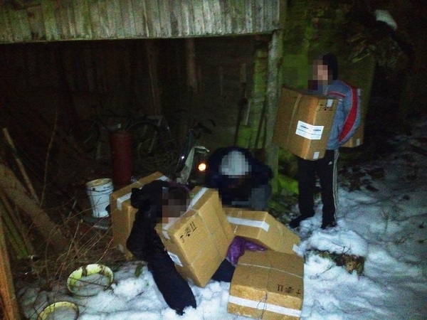 Rūkalų nešikai įkiuvo su įkalčiais rankose