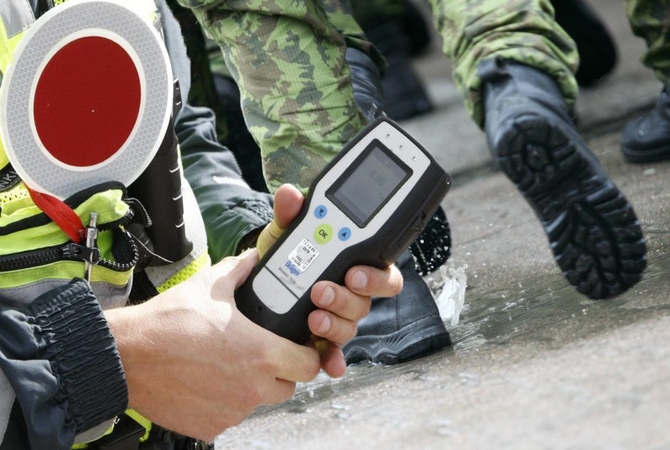 Girto kario pasivažinėjimas baigėsi smūgiu į tvorą: užsidirbo baudžiamąją bylą