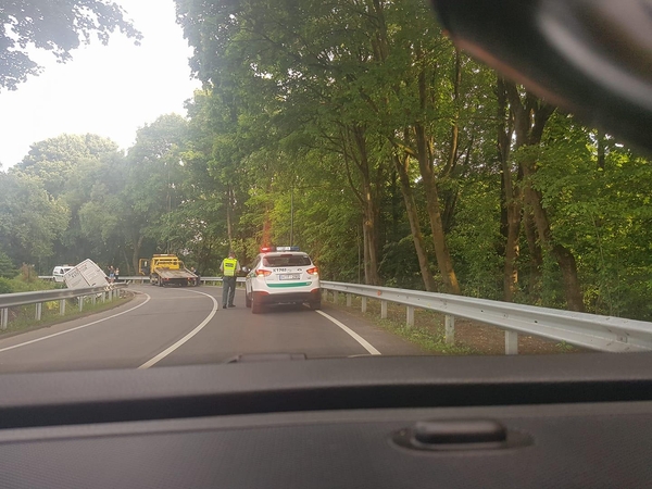 Kelionė vogtu autobusiuku baigėsi pakibus ant šlaito
