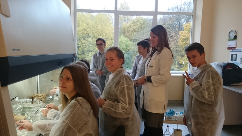 Galimybės: dabar gimnazistai bus laukiami VDU laboratorijose.