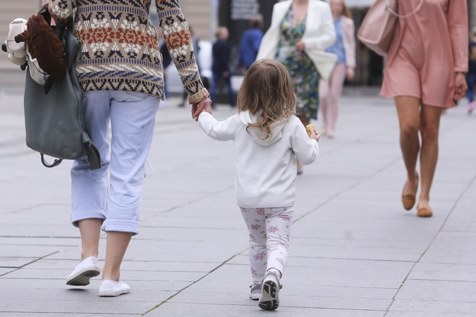 Vieną vaiką iki 12 metų auginantiems darbuotojams – papildoma poilsio diena