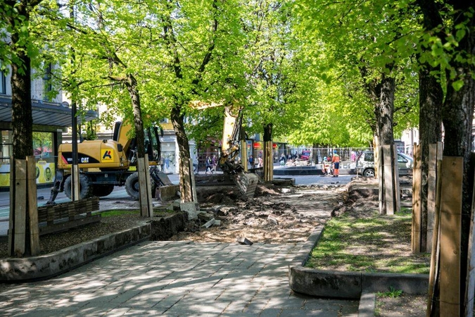 Rekonstrukcija tęsiasi: Laisvės alėjoje ir vėl zuja darbininkai