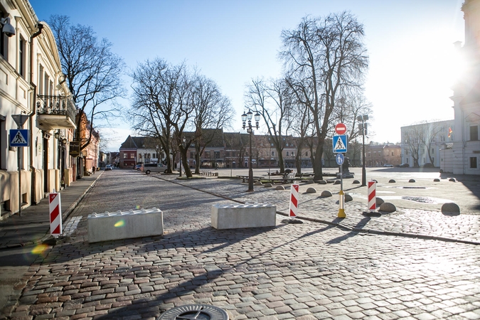 Rotušės aikštėje – eismo pokyčiai: vairuotojai sukti ratų čia negalės