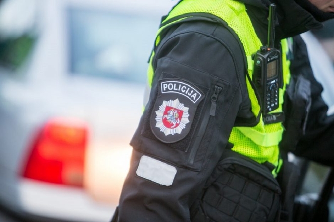 Būna ir taip: norėjusiam padėti pareigūnui kaunietis „atsidėkojo“ spyriais