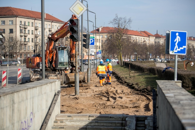 Prasidėjo tilto į Nemuno salą statybos: paruošiamieji darbai atliekami centro pusėje