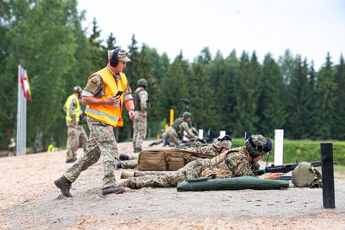 Kovinio šaudymo pratyboms Šiaurės Lietuvoje atnaujinta Strazdų šaudykla