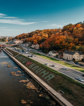 Turistai lanko Kauną, bet ne taip gausiai kaip prieš pandemiją
