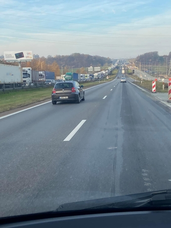 Masinė avarija ant Kleboniškio tilto paralyžiavo eismą: spūstis – milžiniška