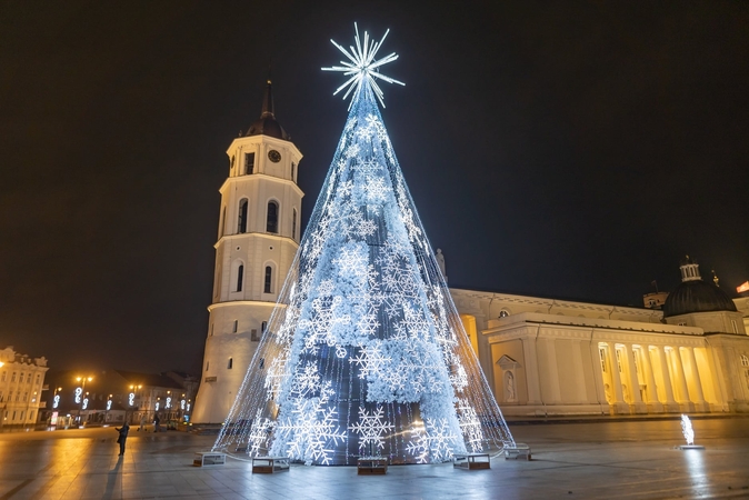Įžiebta pagrindinė sostinės Kalėdų eglė