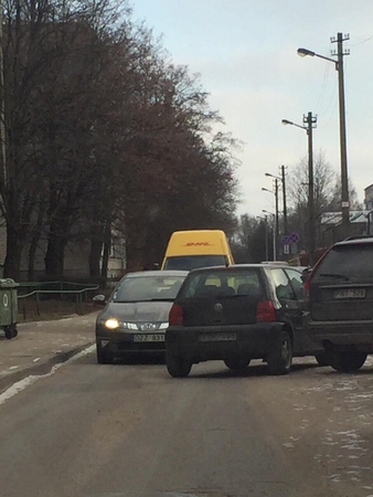 Karas keliuose: po vairuotojų kivirčo gatvė tapo nepravažiuojama