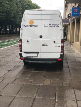 Kaunietį papiktinęs „Venipak“ Laisvės alėja važiavo be leidimo 