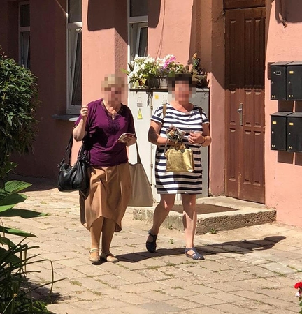 Suklaidino: Senamiesčio gyventojai religinės bendruomenės atstoves palaikė apgavikėmis.