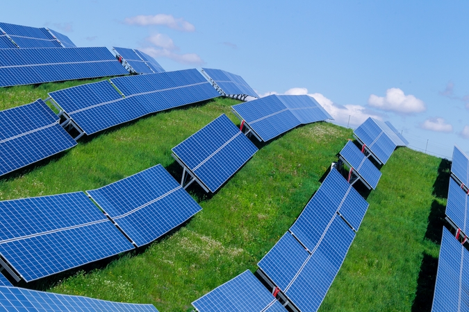 Ištrimituotas saulės energetikos proveržis tapo serija suvaržymų