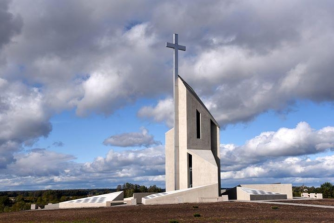Kryžkalnyje baigtas memorialas Kęstučio apygardos partizanams