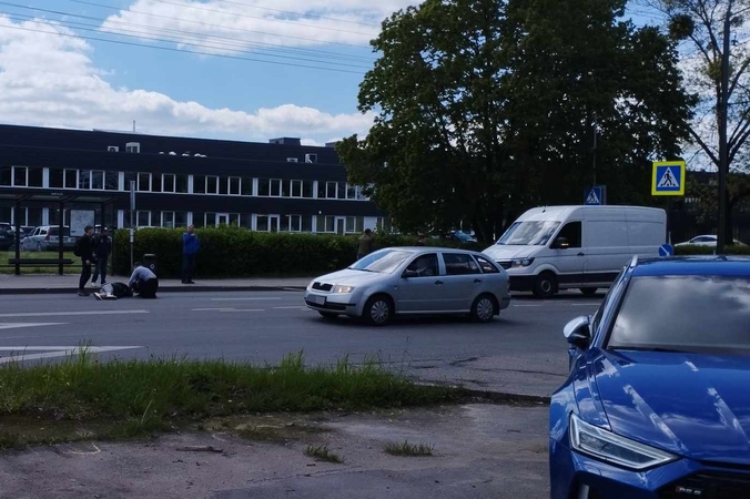 Draugystės gatvėje, perėjoje, mikroautobusas partrenkė moterį