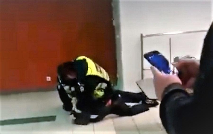 Su „Taser“ sulaikytojo galvą talžęs pareigūnas nušalintas nuo tarnybos