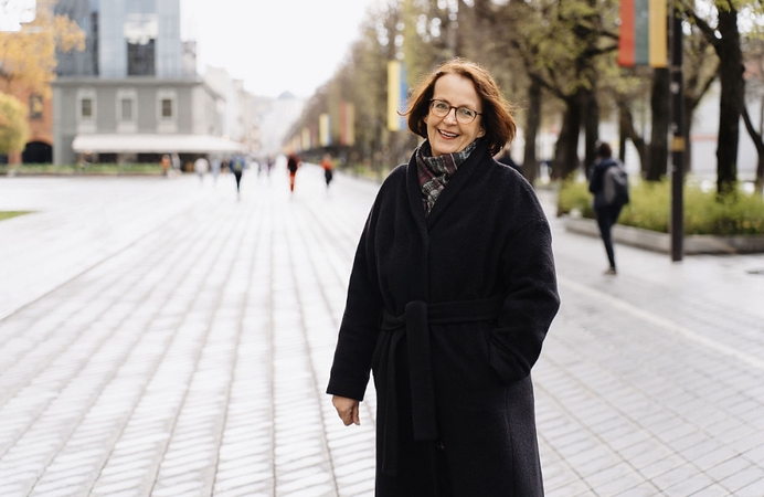 Atspindžiai: pasak R.Žukienės, paroda yra ne apie sovietinę kultūrą, o apie žmones, kurie gyveno savo gyvenimą, užėmė viešai kultūrai  alternatyvią poziciją.