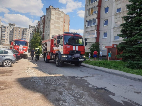 Gaisras daugiabutyje: paliko įjungtą viryklę ir išėjo parsinešti alkoholio?