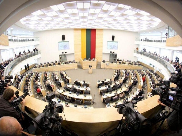 Verdiktas: gegužę spręsime, ar sumažinti Seimo narių skaičių