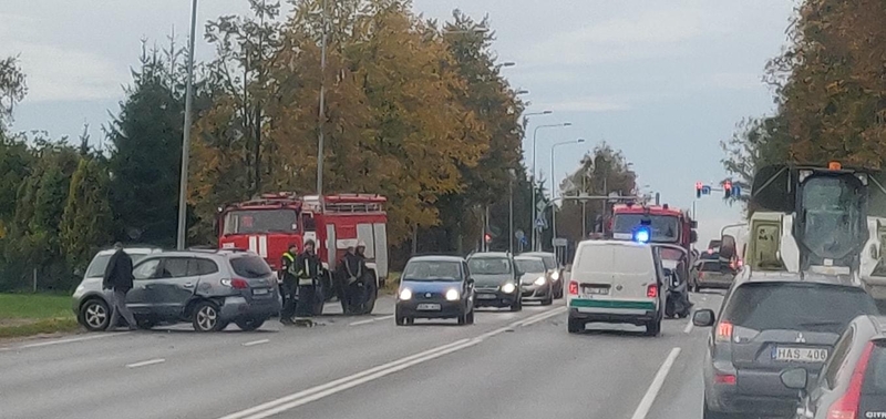 Avarija prie Garliavos: prireikė ugniagesių ir medikų pagalbos
