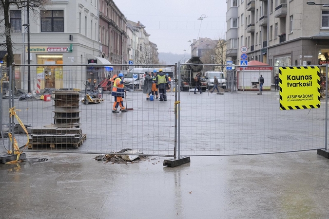 Apie automobilių eismą Maironio gatvėje: greitu metu šias tvoras pamiršime