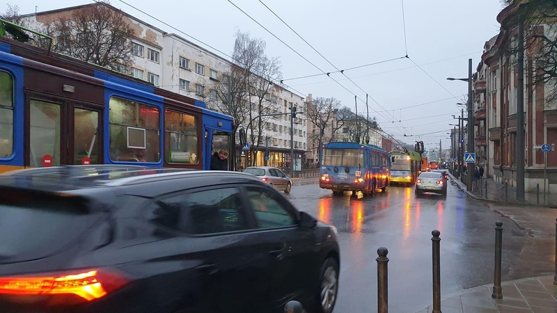 Centrinėje Kauno dalyje – troleibusų spūstis