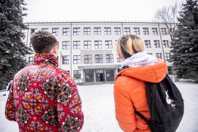 KTU licėjuje kilo gaisras: mokiniams šventės prasidėjo anksčiau