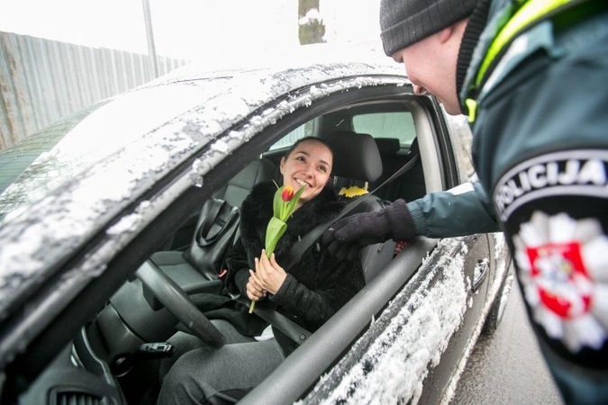 Kauno vairuotojoms – maloni staigmena iš pareigūnų rankų