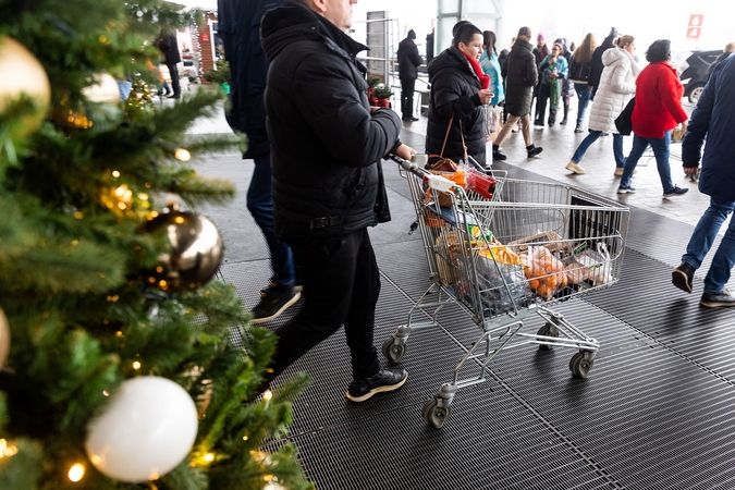 Pateikė išvadą: prekybos savaitgaliais, per šventes draudimas ribotų konkurenciją
